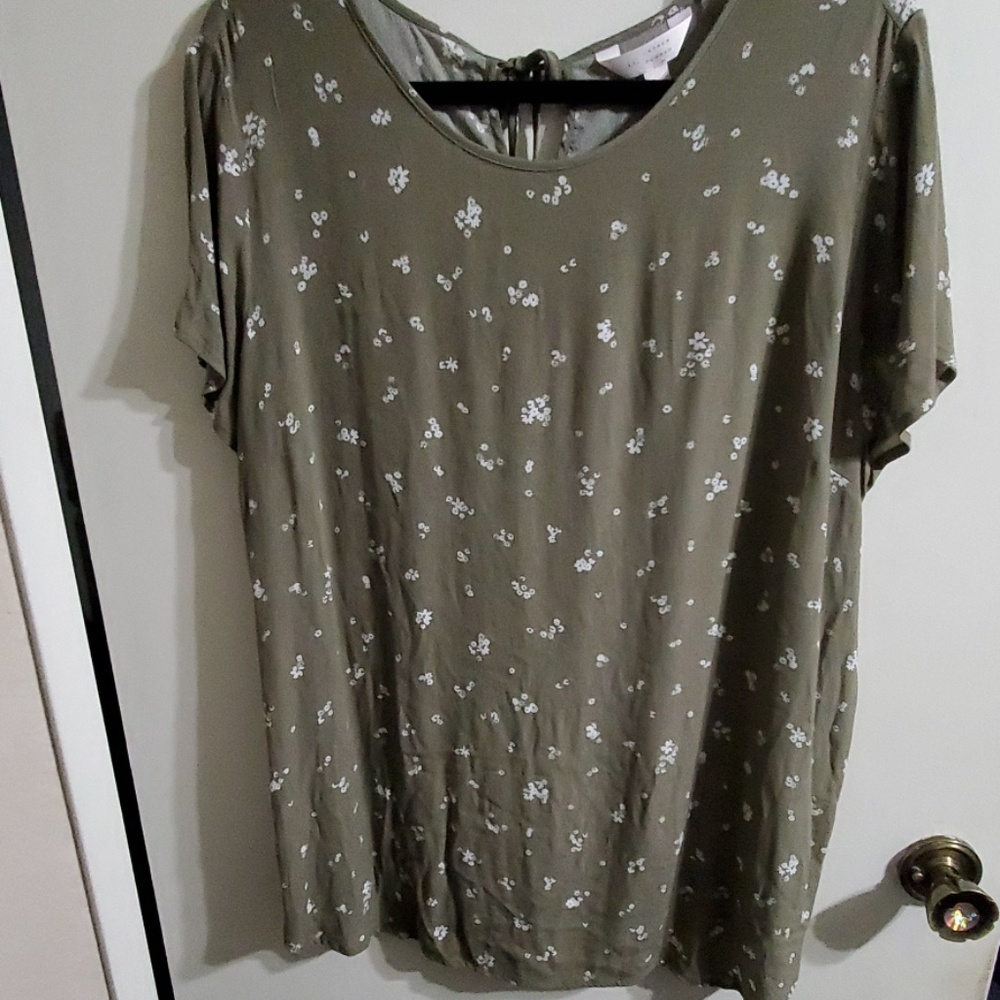 2/10 EUC Lauren Conrad Blouse Sz XXL